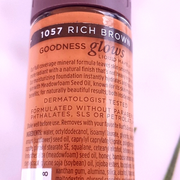 Burts Bees Goodness Glows Liquid Makeup- #1060 Chestnut.  1 oz Bottle. - Picture 5 of 9